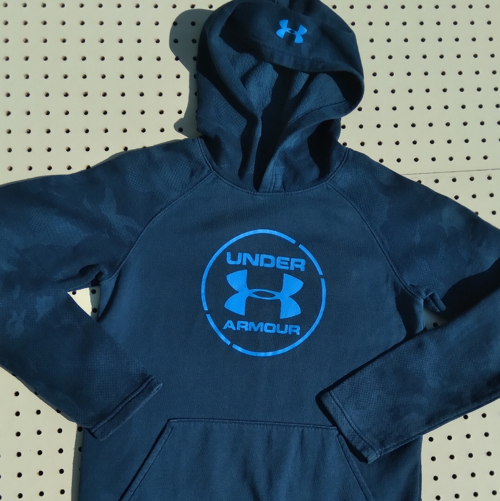 Under Armour pull over hoodie youth size large